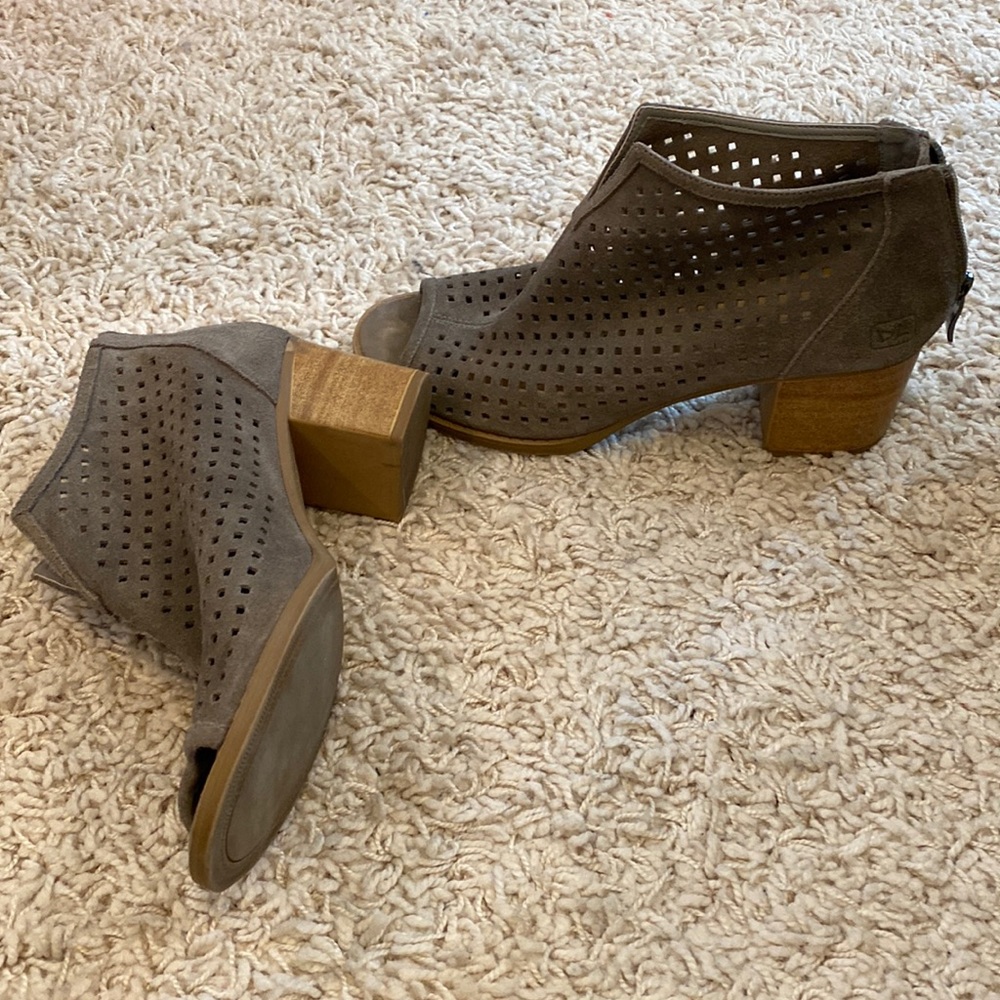 Dirty Laundry open toed sandals. Size 9.5